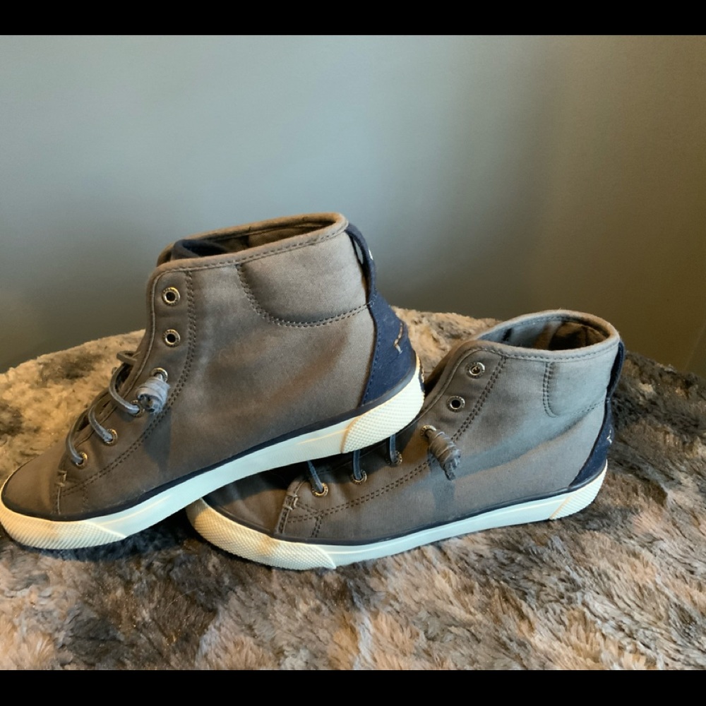 sperry blue sneakers